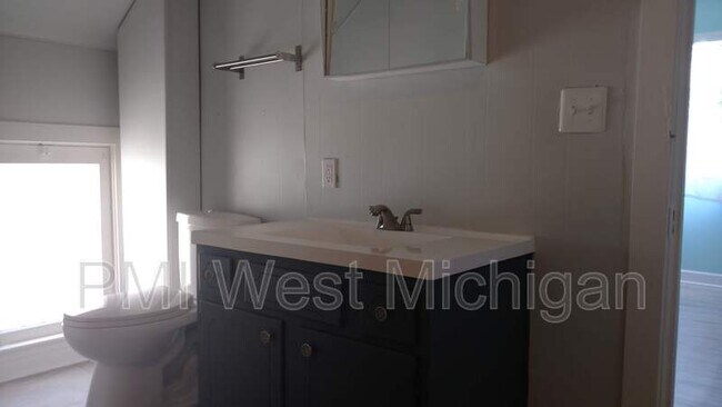 Foto del edificio - 946 Pine Ave NW