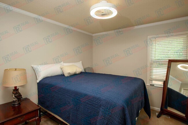 Photo - 521 Darby Glen Ln Townhome