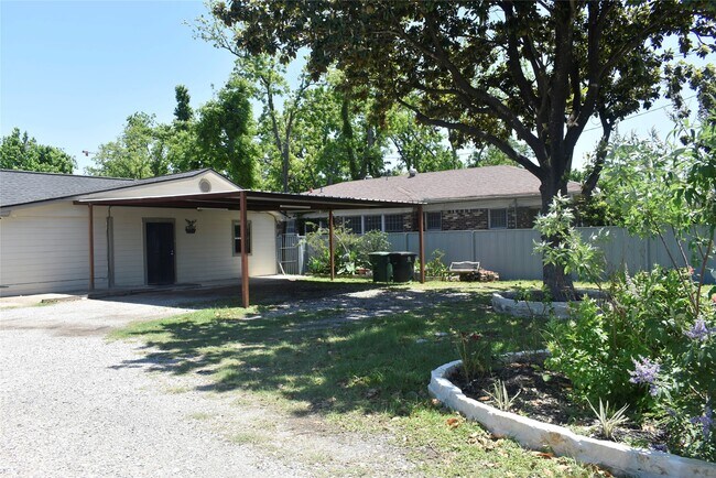 Building Photo - 5922 Lavender St
