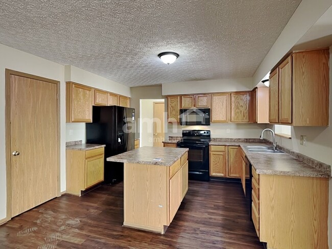 Building Photo - 2842 Wambli Dr
