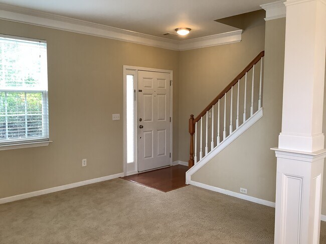 Building Photo - 11 Knoll Ridge Dr