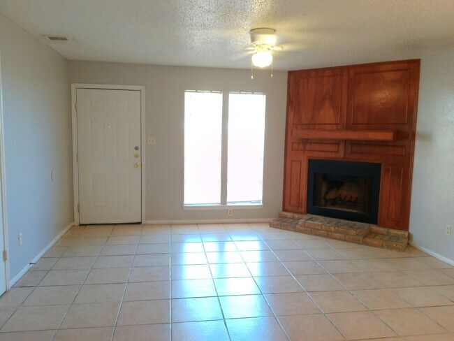 Building Photo - 7202 Mansions Dr