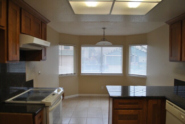 Building Photo - 4073 N Country Dr