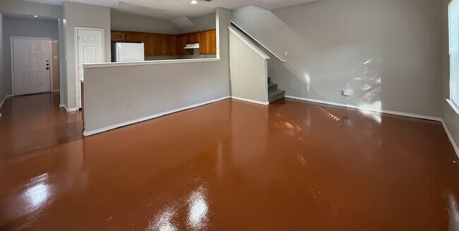 Foto del edificio - Duplex in Woodlake Available Now