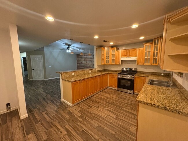 Building Photo - Great 4 bedroom home with pool