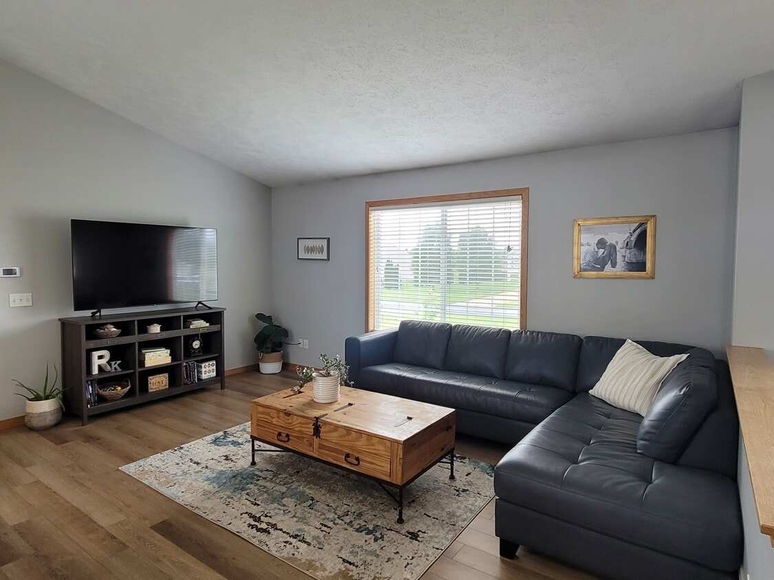 Primary Photo - 14609 Ivorystone Dr NE