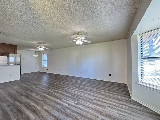 Foto del edificio - 3242 Stoneridge Dr