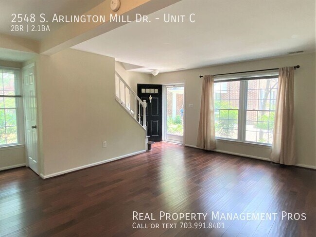 Foto del edificio - Beautiful End Unit Townhouse in Popular Wi...