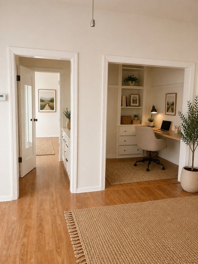 Pasillo al dormitorio - 1427 N Kingsley St