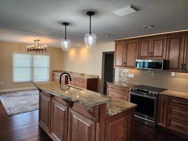 Building Photo - 1856 Woodhaven Cir