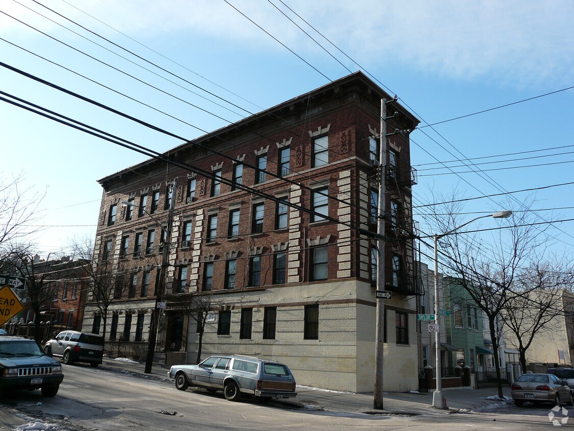 Foto del edificio - 1649 Taylor Ave