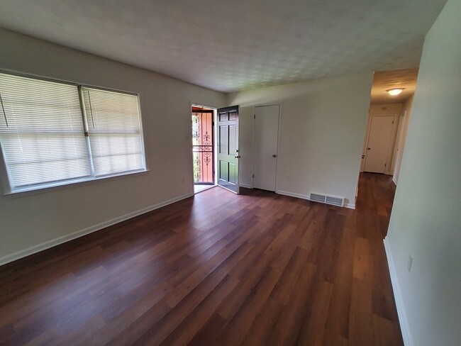 Foto del edificio - 3815 Helmwood St