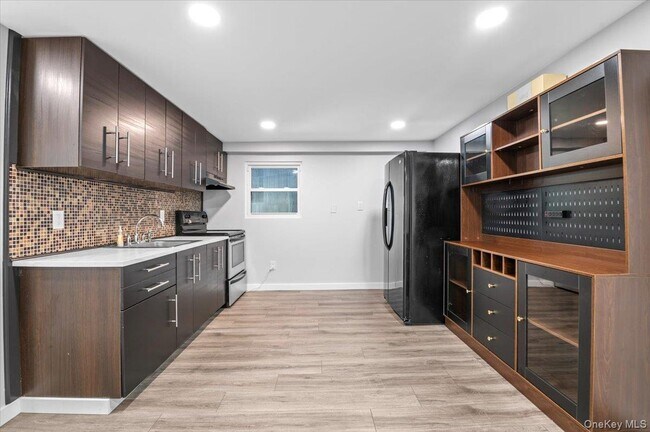 Foto del edificio - 570 Conklin St