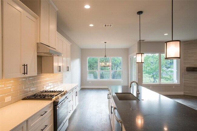 Building Photo - 3022 Sunridge Dr