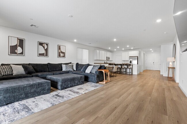 Building Photo - 3508 Liviana Gln Ave