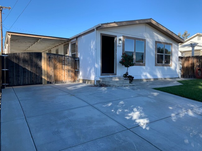 Building Photo - 3 bed 2 bath home from rent in Lake Elsinore