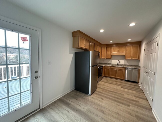 Building Photo - Spacious townhouse in Bedford! Brand new!