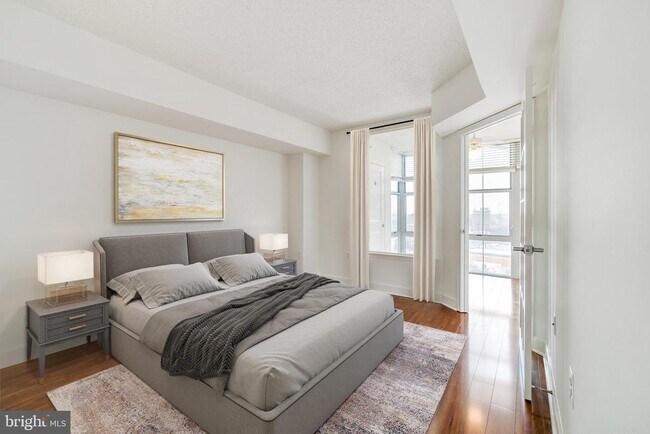 Building Photo - 11800 Sunset Hills Rd