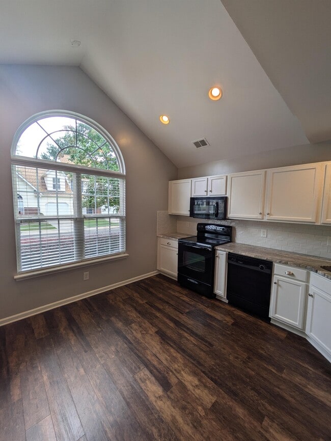 Building Photo - 11920 Lambert Bridge Dr