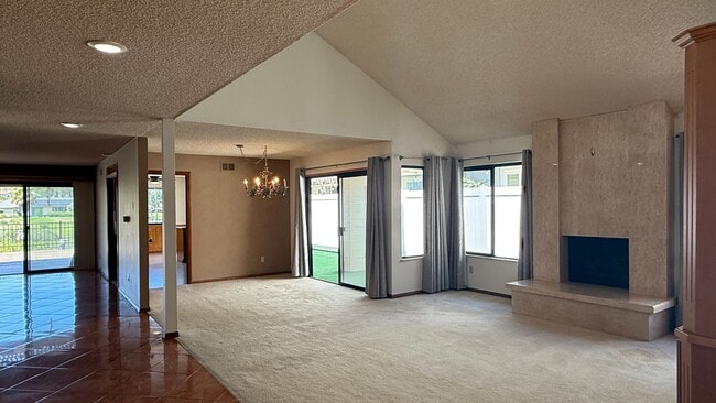 Building Photo - Beautiful Waterfront on Lake San Marcos!