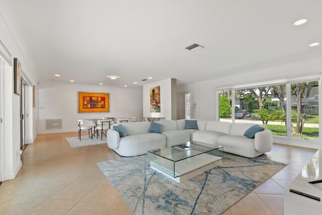 Foto del edificio - 3080 NE 43rd St