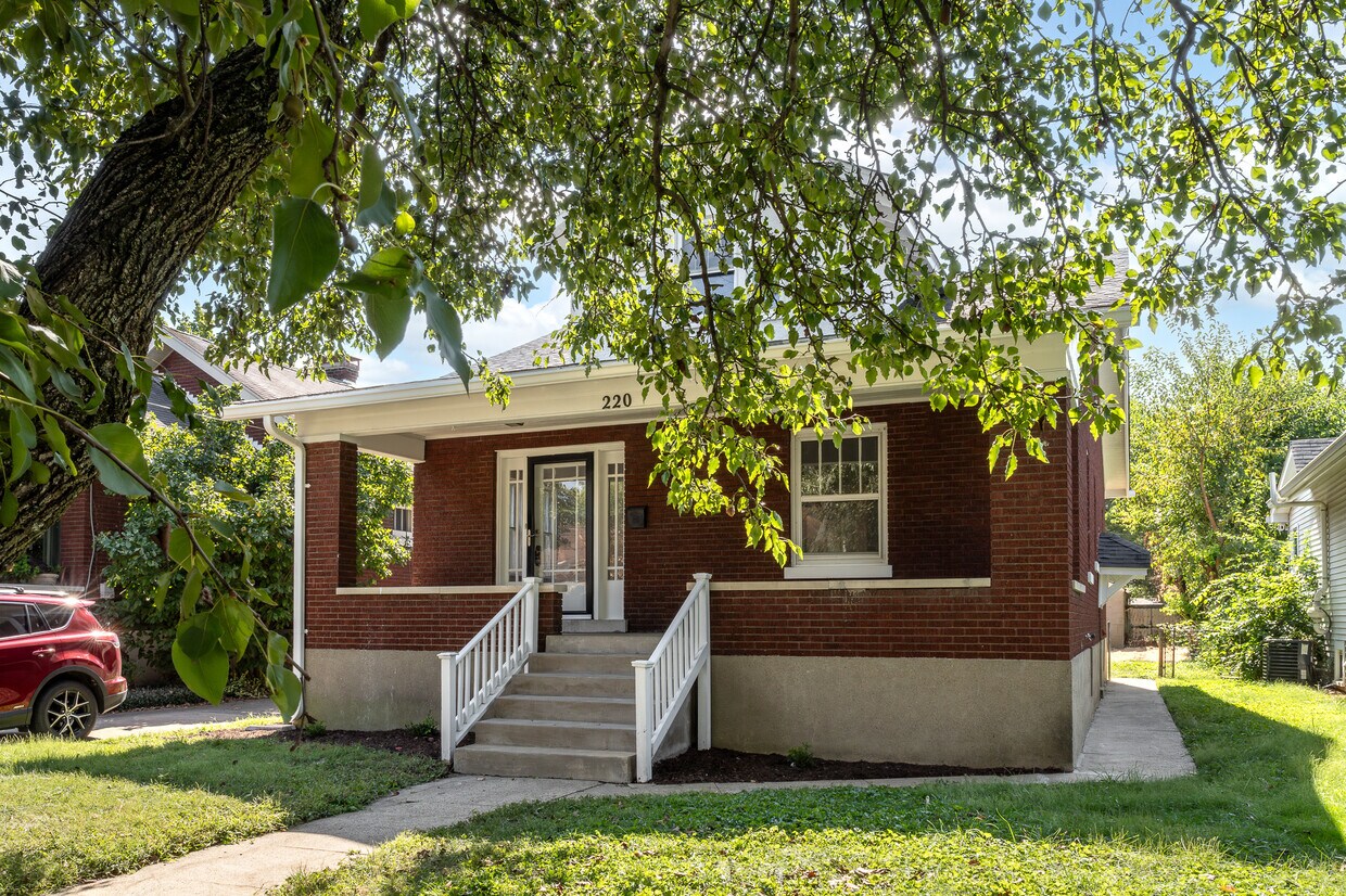 Primary Photo - 220 Cornell Pl