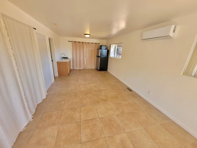 Foto del edificio - 1550 Encino Dr