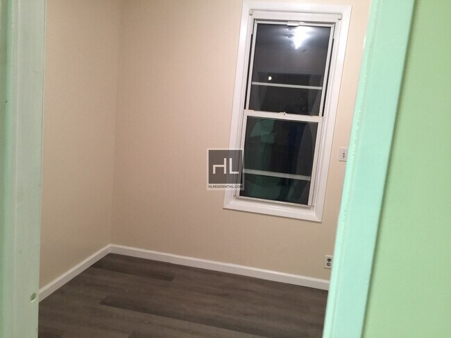Foto del edificio - 2531 E 23rd St