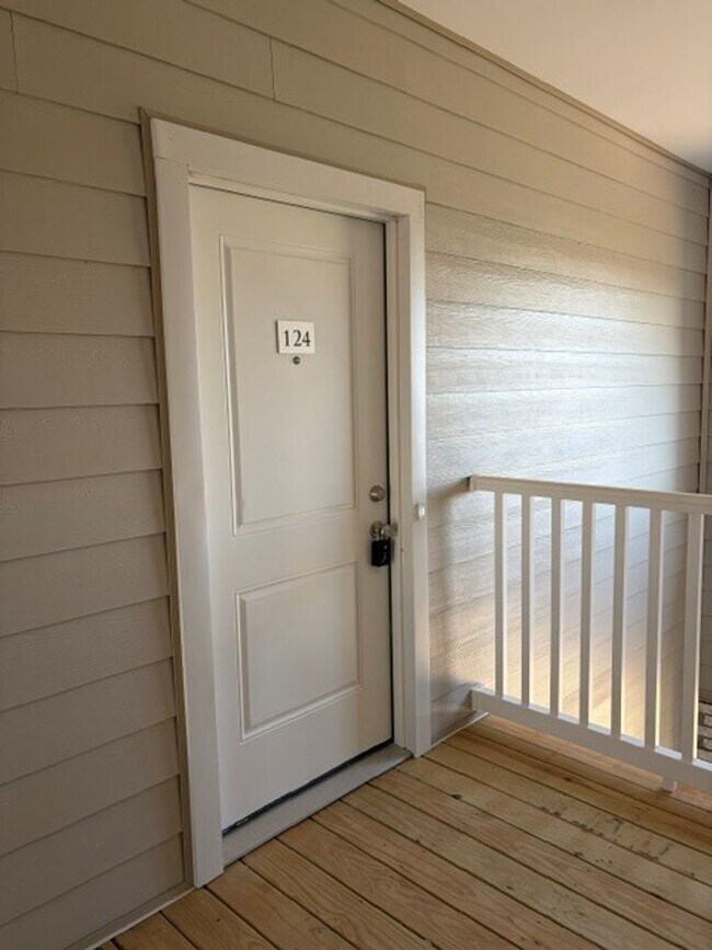 Building Photo - 308 Hillview Mls Blvd