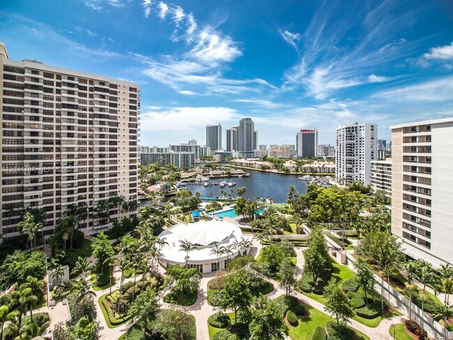 Foto del edificio - 600 Three Islands Boulevard