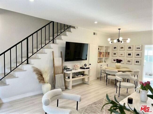 Foto del edificio - 5139 Balboa Blvd