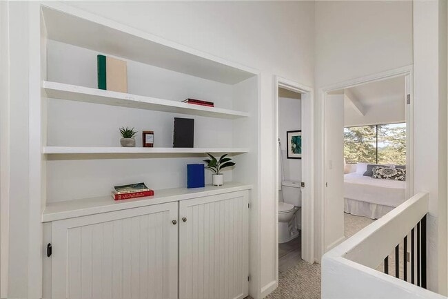 Building Photo - 972 Miramonte Dr