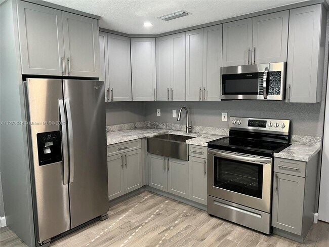 Foto del edificio - 151 NW 18th Ct