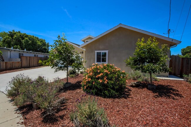 Building Photo - 40463 Eaton Ct