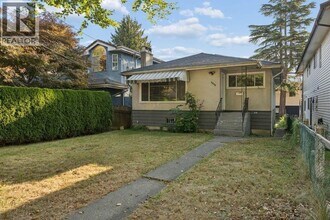 Building Photo - 4520 Welwyn St
