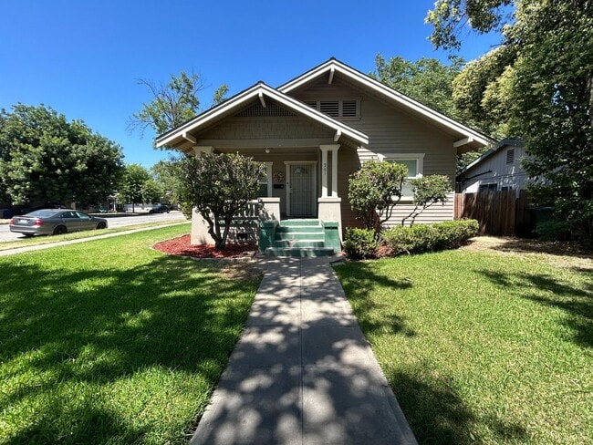Photo - 961 W 19th Street House