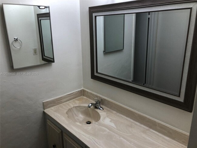 Foto del edificio - 10852 N Kendall Dr