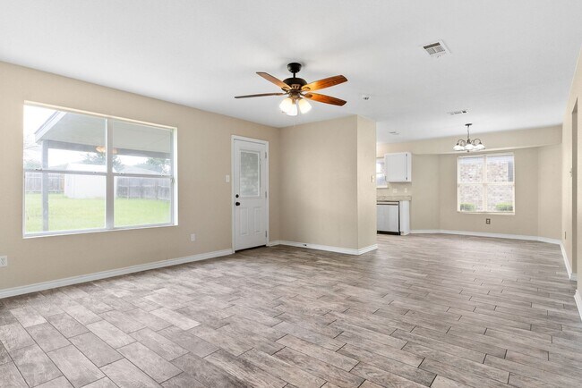 Foto del edificio - 4604 Greyhound Dr