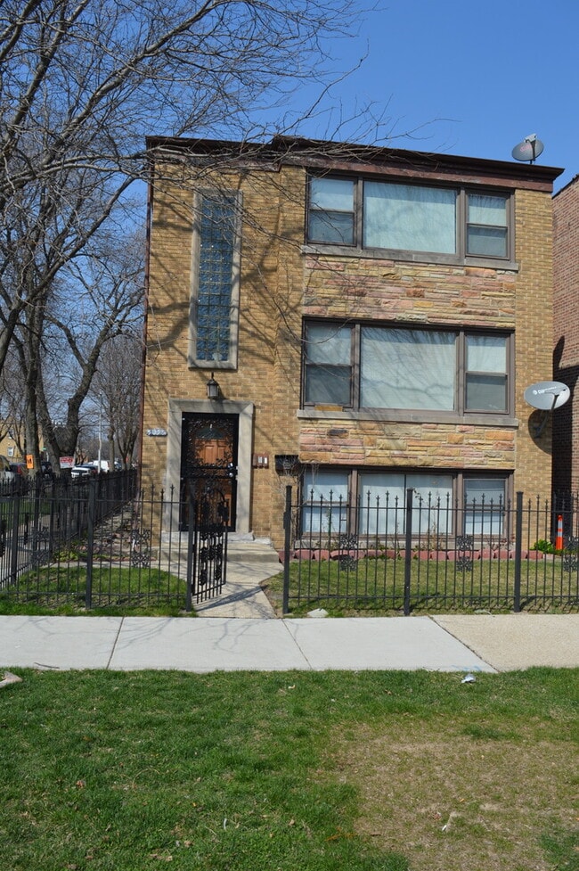 Building Photo - 5058 W Schubert Ave