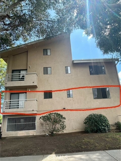 Building Photo - 5821 Sylmar Ave