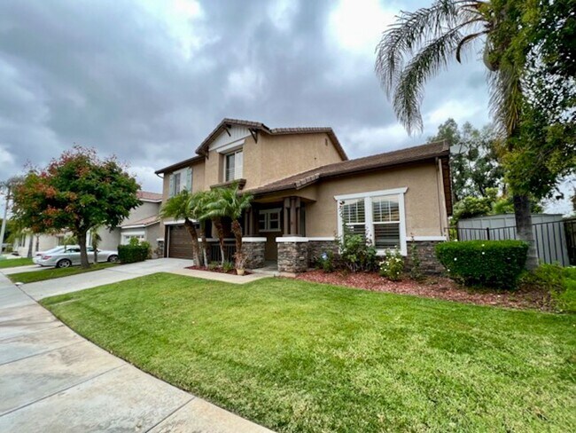 Foto del edificio - Beautiful Corona Pool Home with 4 bedroom ...