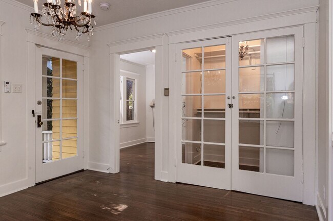 Foto del edificio - Silver Lake Duplex with huge yard
