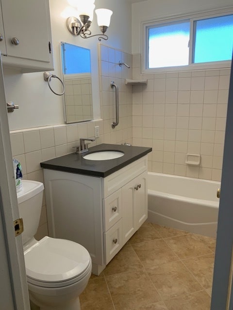 Building Photo - 621 Howland Dr