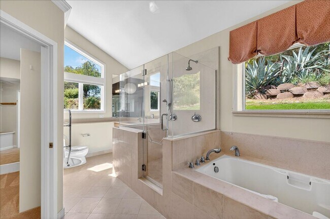 Foto del edificio - Gorgeous Executive Home Over Downtown Los Gatos
