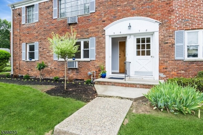 Building Photo - 43 Conforti Ave