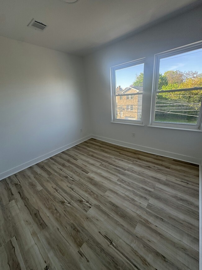 Foto del edificio - 263 Littleton Ave