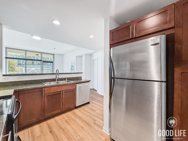 Foto del edificio - Charming 1BD/1BA Condo in East Village with Petco Park Views, A/C, W/D, Balcony, Community Gym & ...