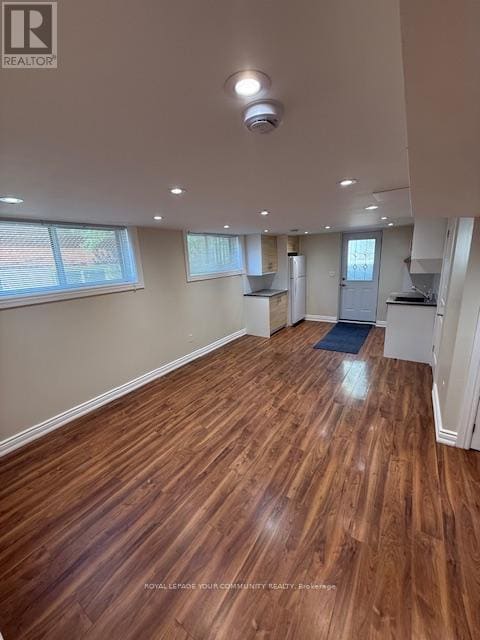 Building Photo - 10 Fallingdale Crescent