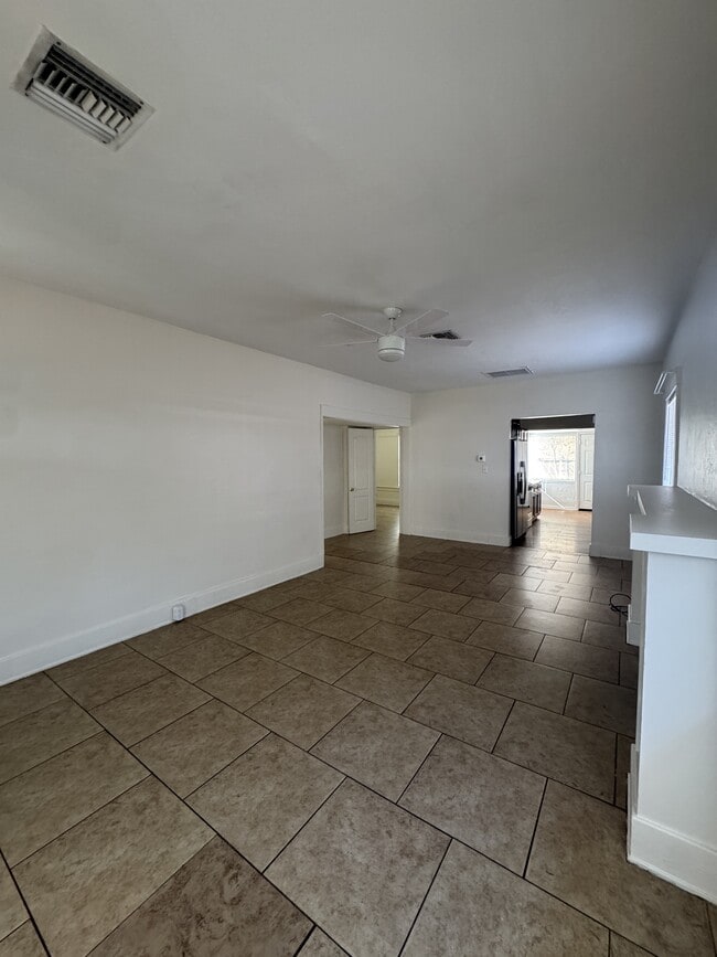 Foto del edificio - 1344 E Moreland St