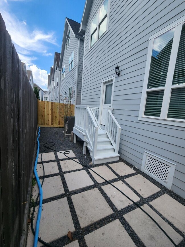 Building Photo - 1807 Palmetto Landing Dr